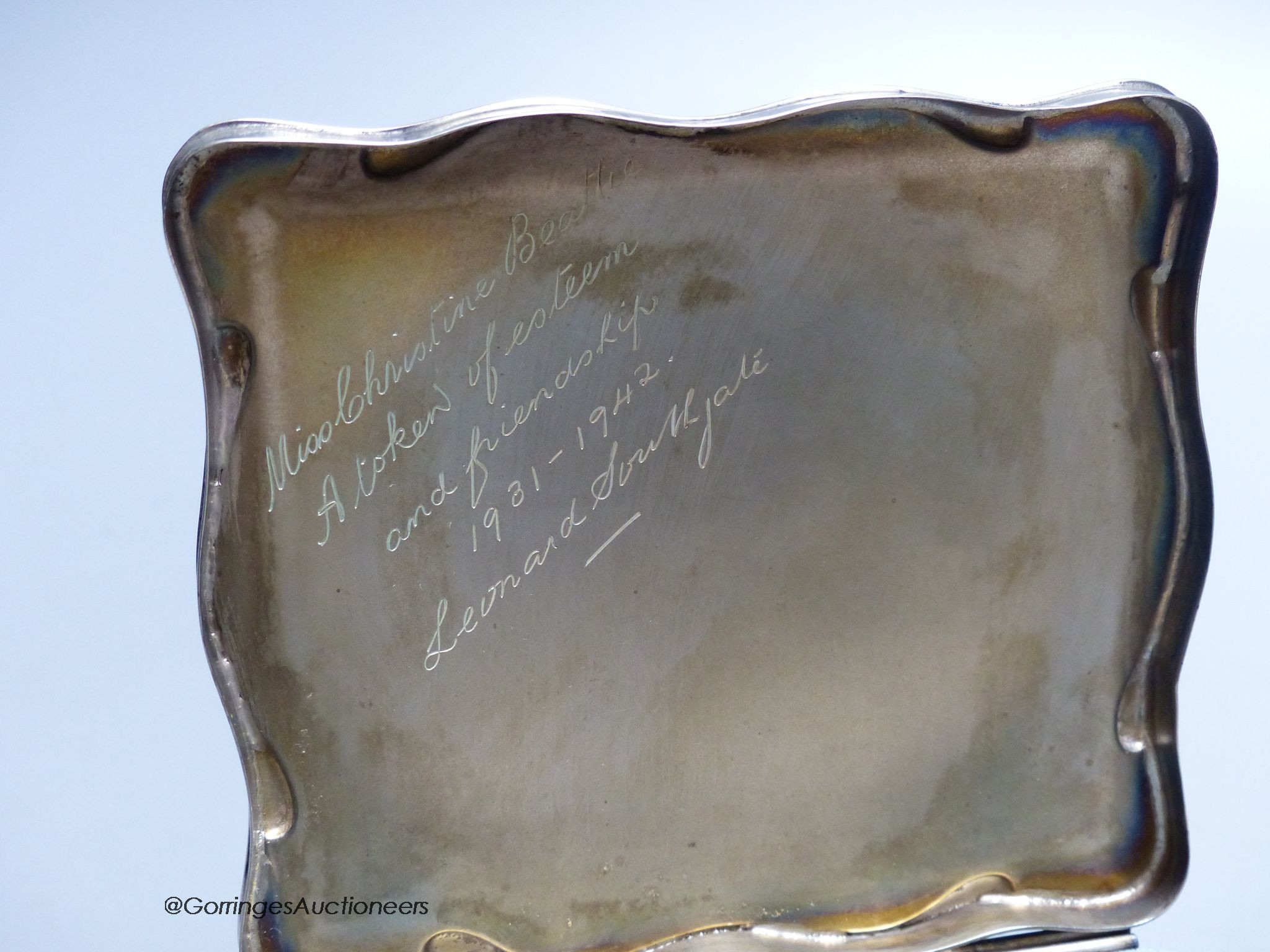 A Edwardian silver jewellery box, Birmingham 1909, 11.5 cm, engraved inscription inside, and a Thai white metal and niello work compact, 6.5cm